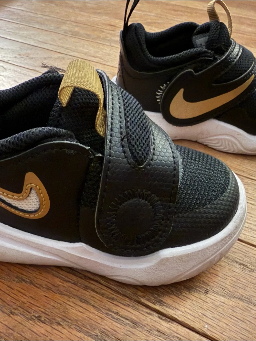 Nike Kids Black and Gold Hook-and-Loop Sneakers